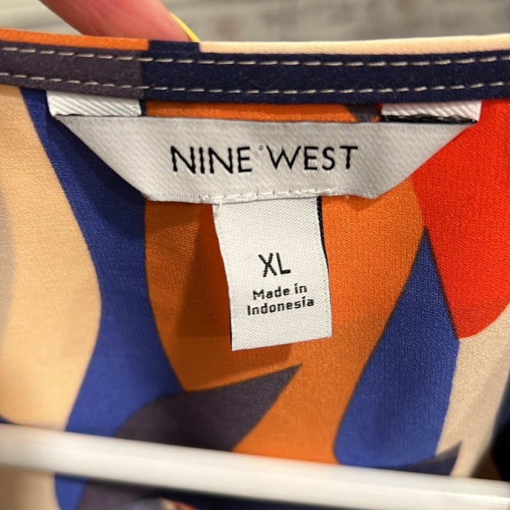 🔥Nine West Colorful Abstract Women's Top🔥 - Picture 3 of 6